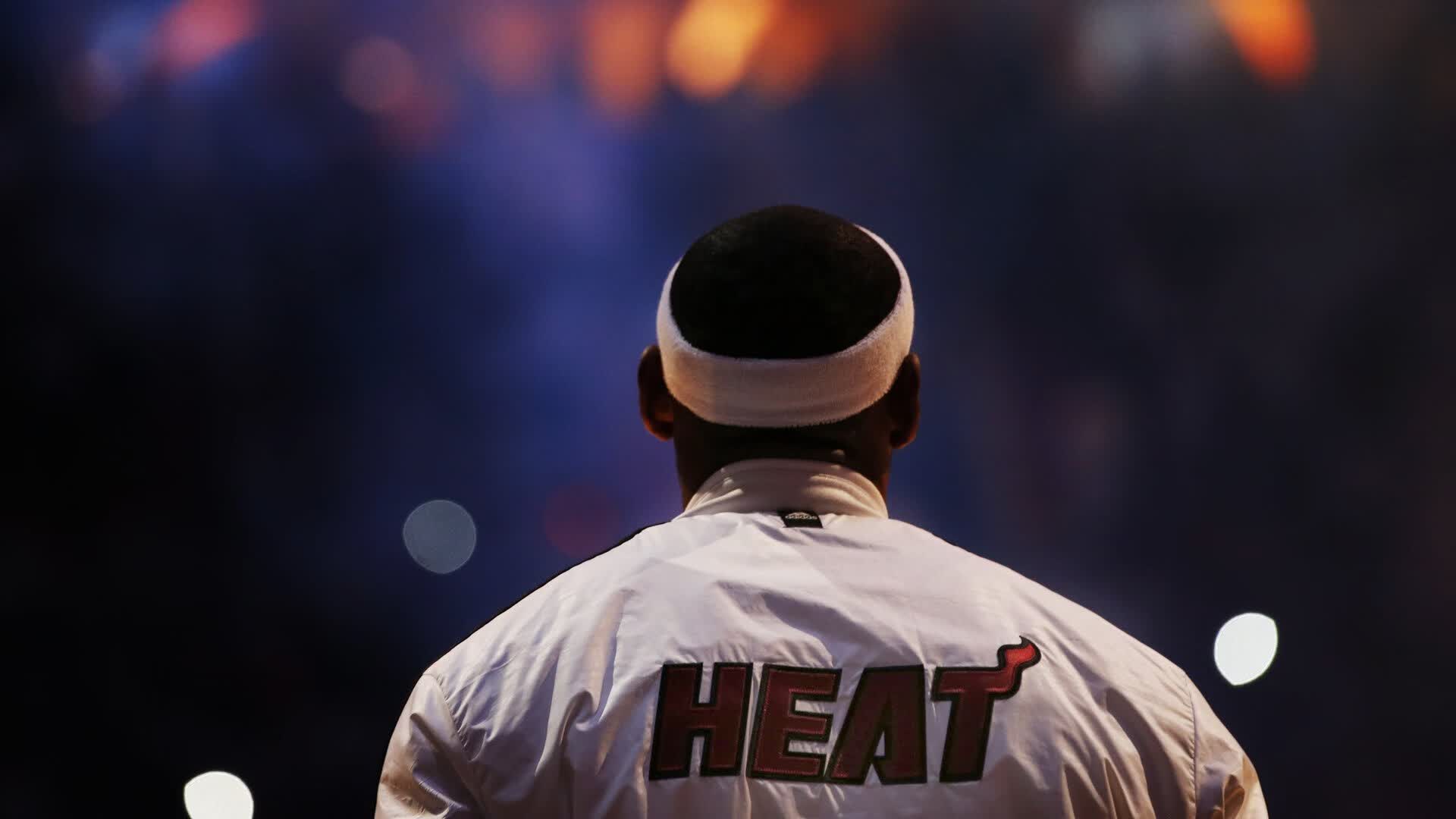 乐动体育开户地址-体坛连环炸,比利亚雷亚尔硬刚荷甲争议,哈登爆冷掀翻快船,湖人更衣室罕见发声